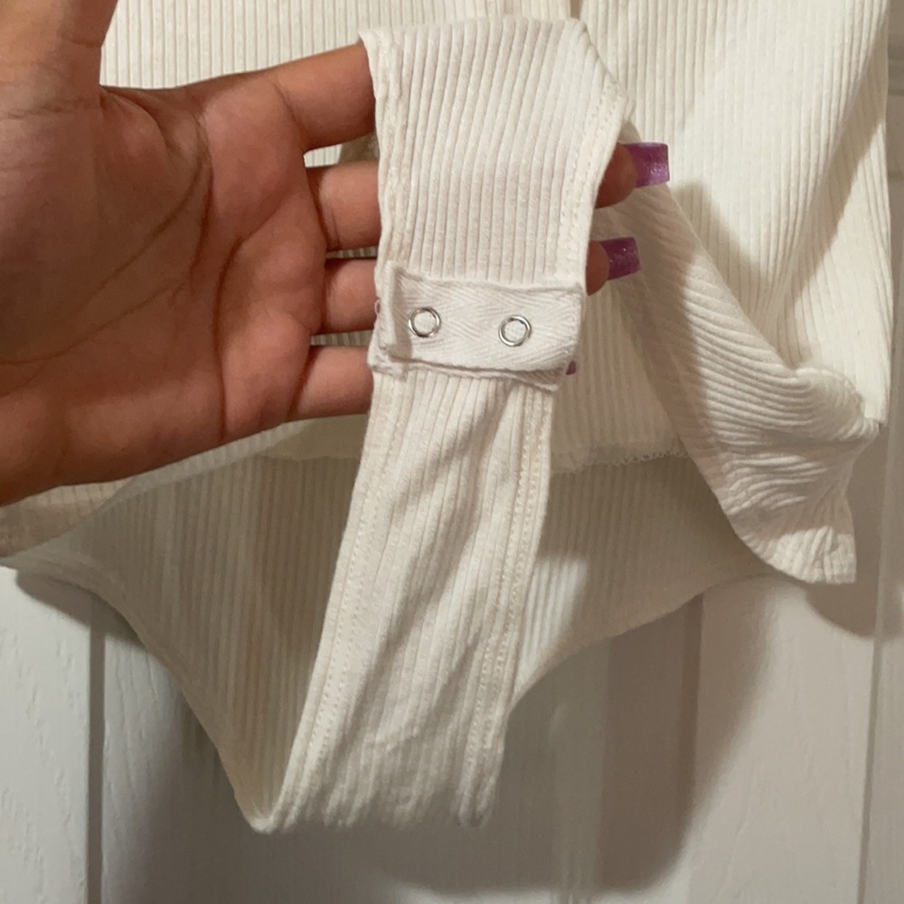 Used - Picture 2 of 4